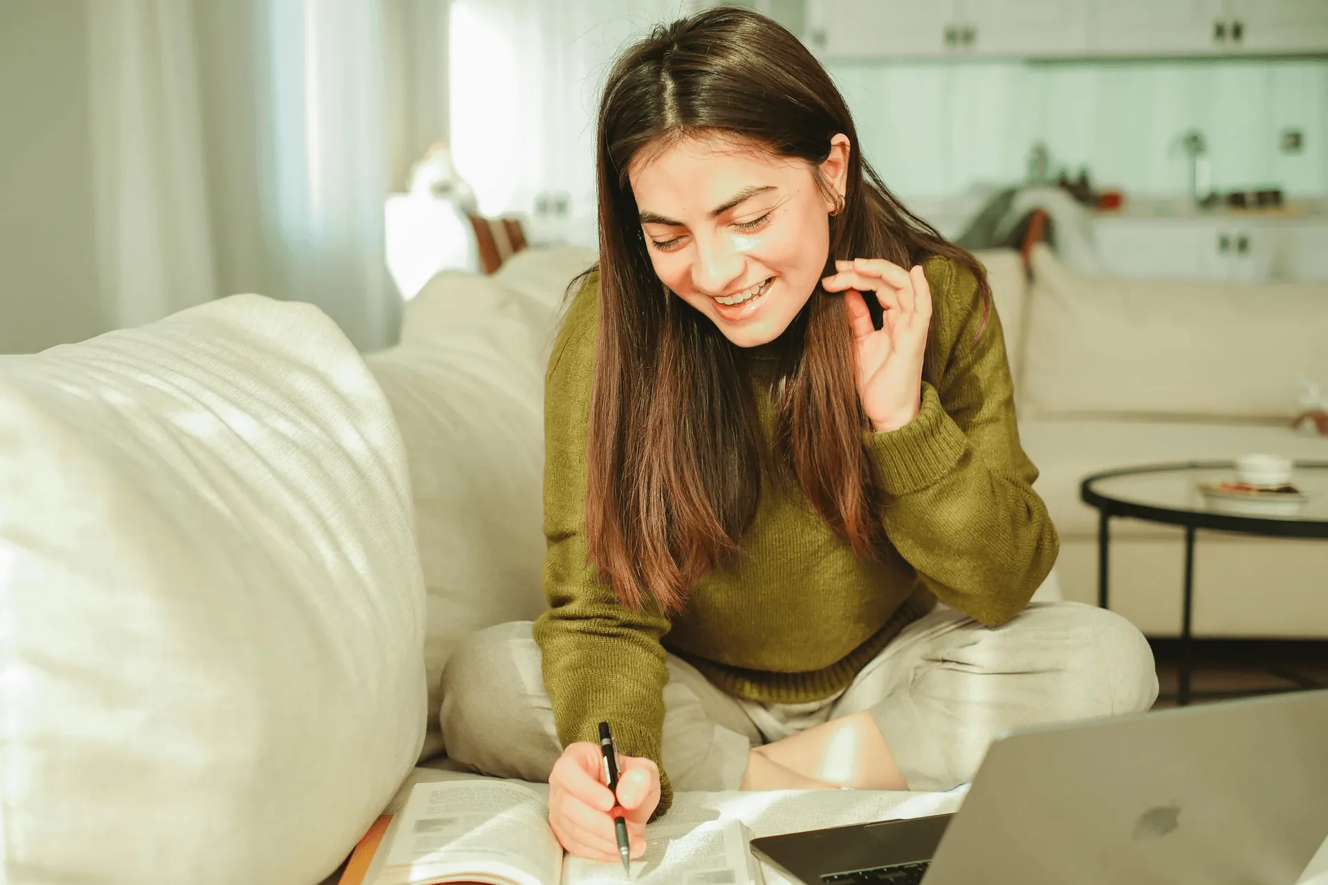 how create flashcards with ai women smiling on sofa